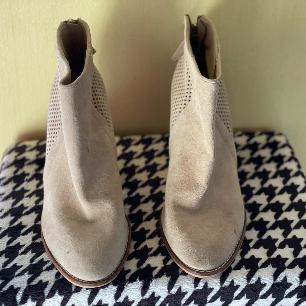 Steve Madden Suede Boots